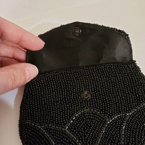 Vintage Beaded Wristlet Black Snap Closure and Silk Lining - Picture 2 of 4